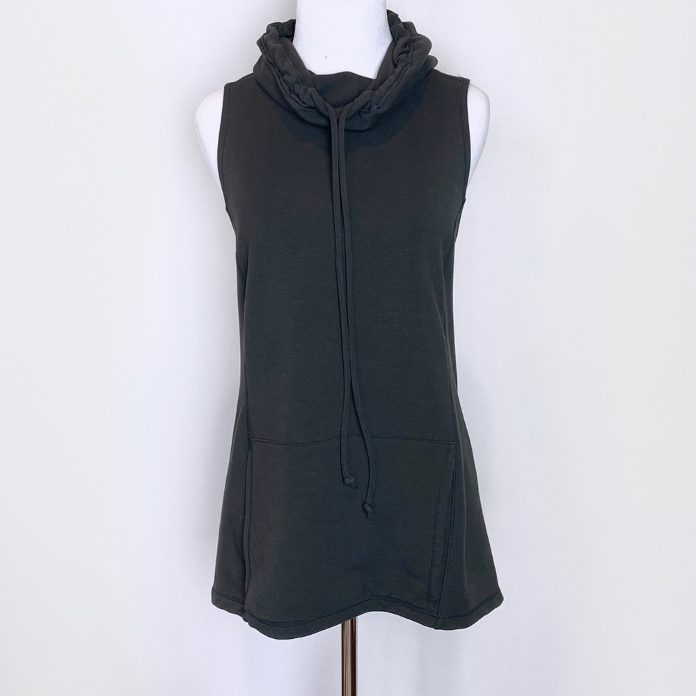 CALIA by Carrie Underwood black sleeveless tunic